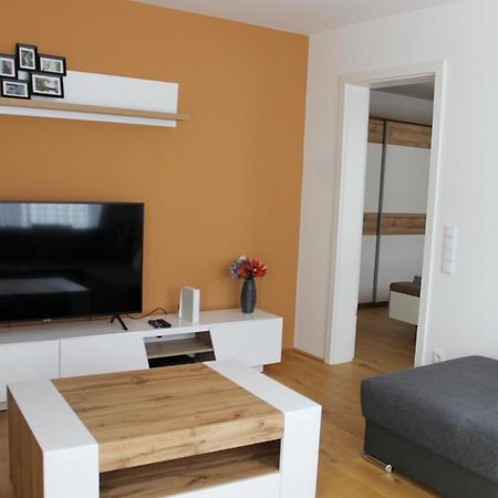 Spacious, Modern 1-Bdrm Apt Near Vic & Austria Ctr Appartement Wenen Buitenkant foto