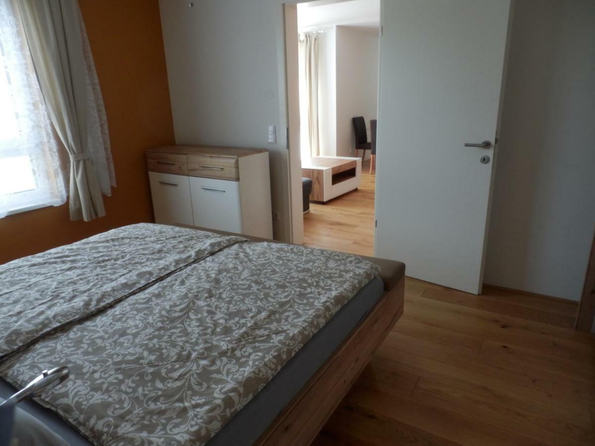 Spacious, Modern 1-Bdrm Apt Near Vic & Austria Ctr Appartement Wenen Buitenkant foto