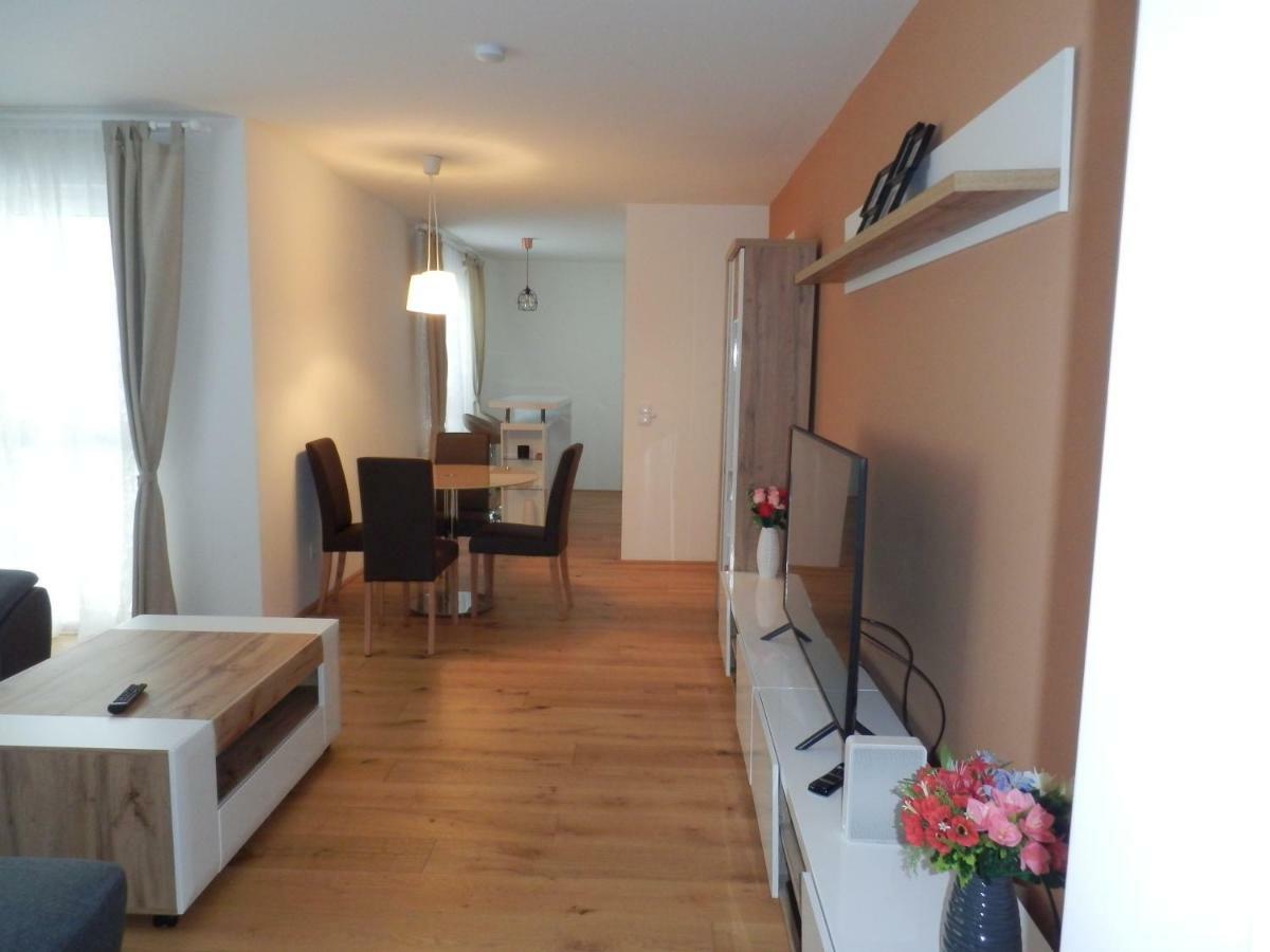 Spacious, Modern 1-Bdrm Apt Near Vic & Austria Ctr Appartement Wenen Buitenkant foto