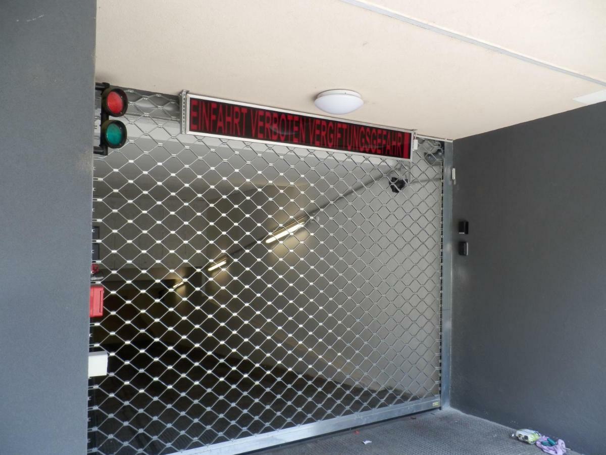 Spacious, Modern 1-Bdrm Apt Near Vic & Austria Ctr Appartement Wenen Buitenkant foto