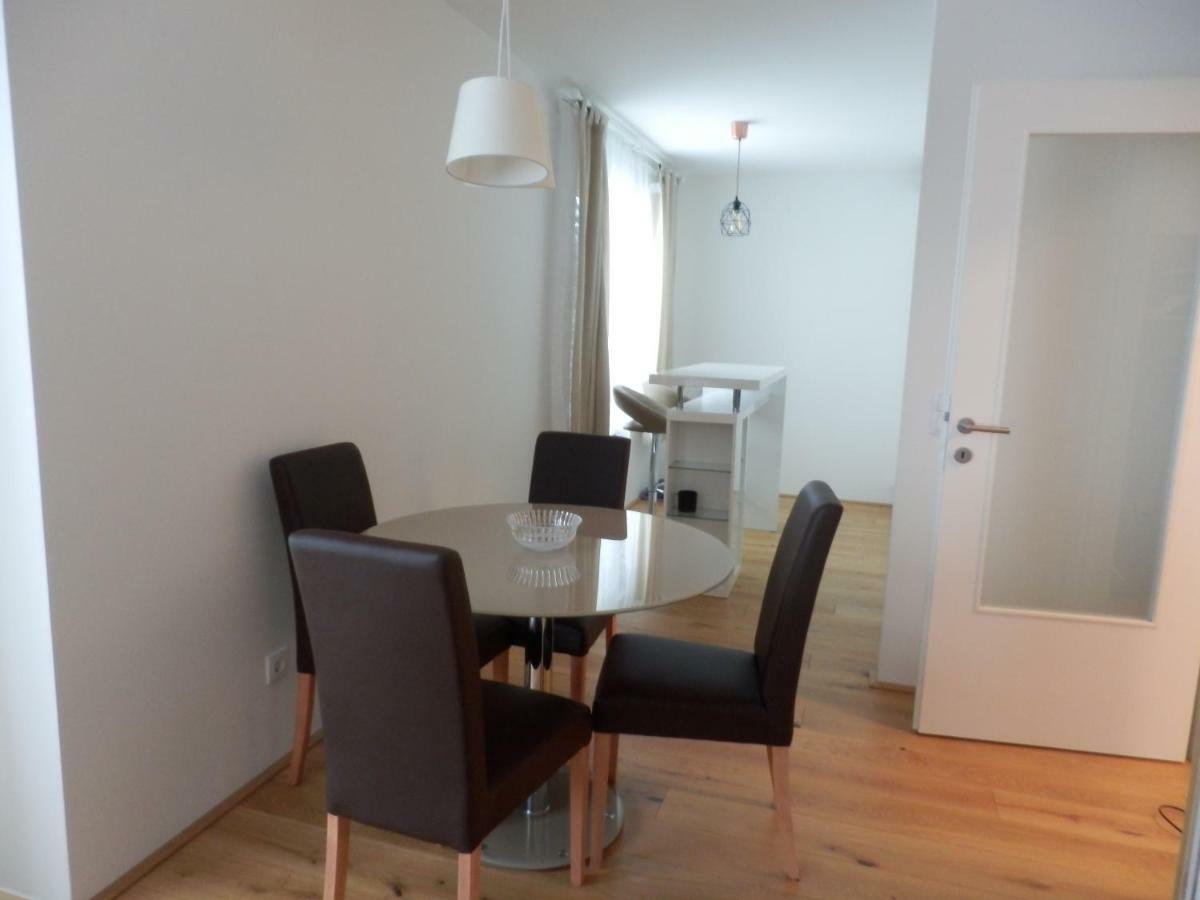 Spacious, Modern 1-Bdrm Apt Near Vic & Austria Ctr Appartement Wenen Buitenkant foto