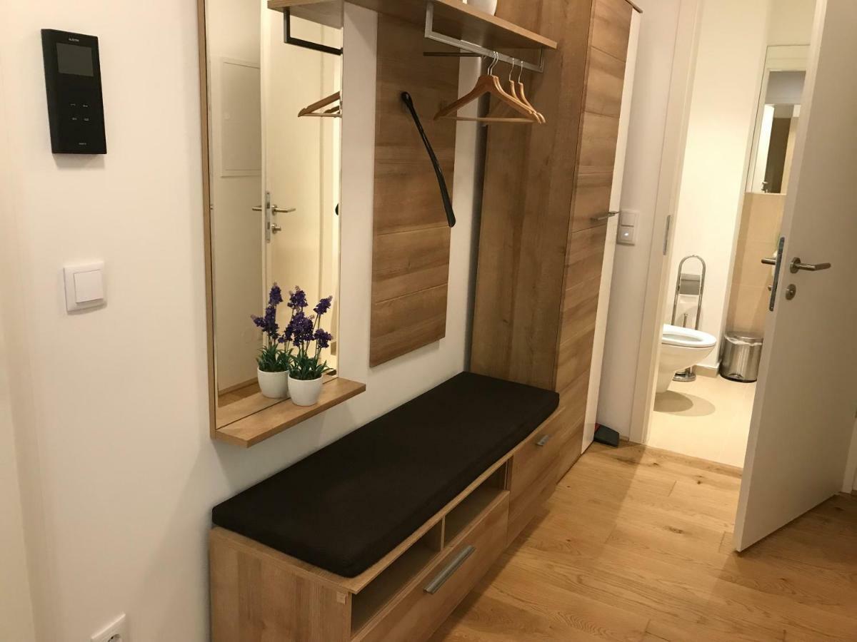 Spacious, Modern 1-Bdrm Apt Near Vic & Austria Ctr Appartement Wenen Buitenkant foto