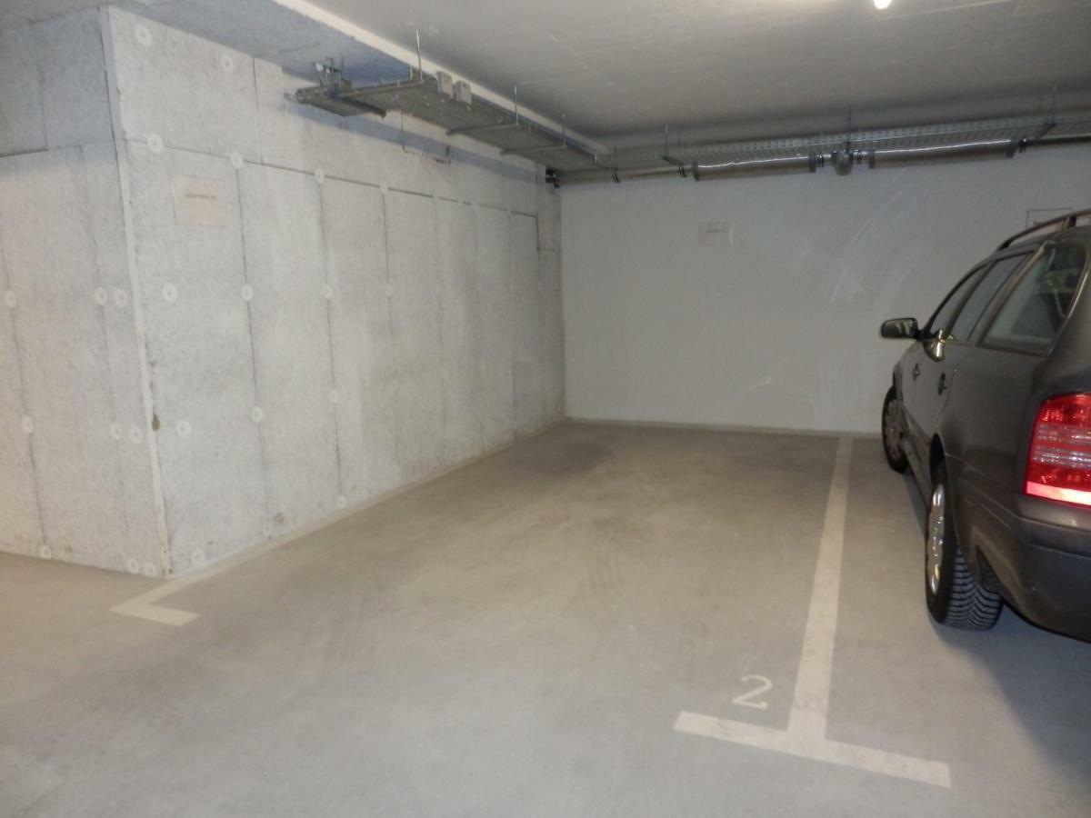 Spacious, Modern 1-Bdrm Apt Near Vic & Austria Ctr Appartement Wenen Buitenkant foto