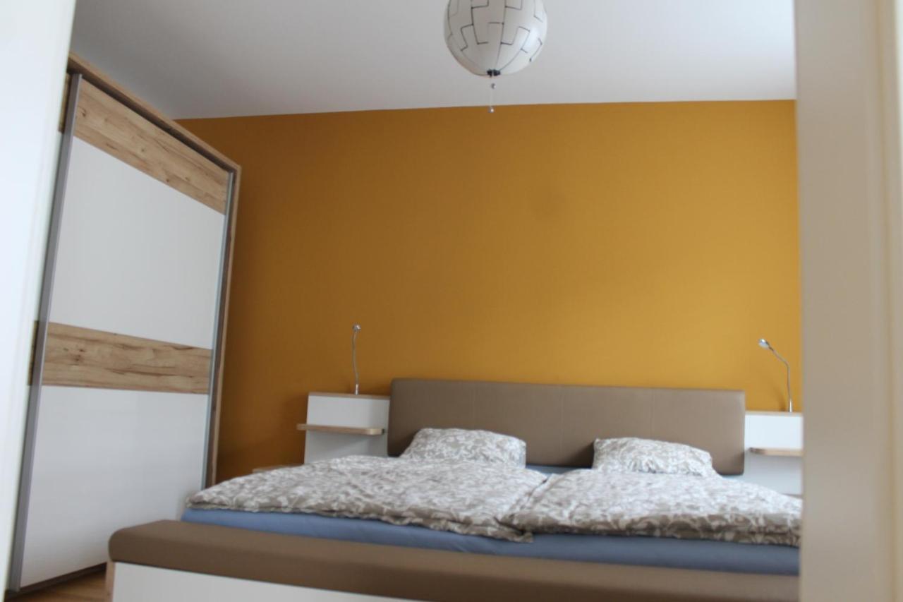 Spacious, Modern 1-Bdrm Apt Near Vic & Austria Ctr Appartement Wenen Buitenkant foto